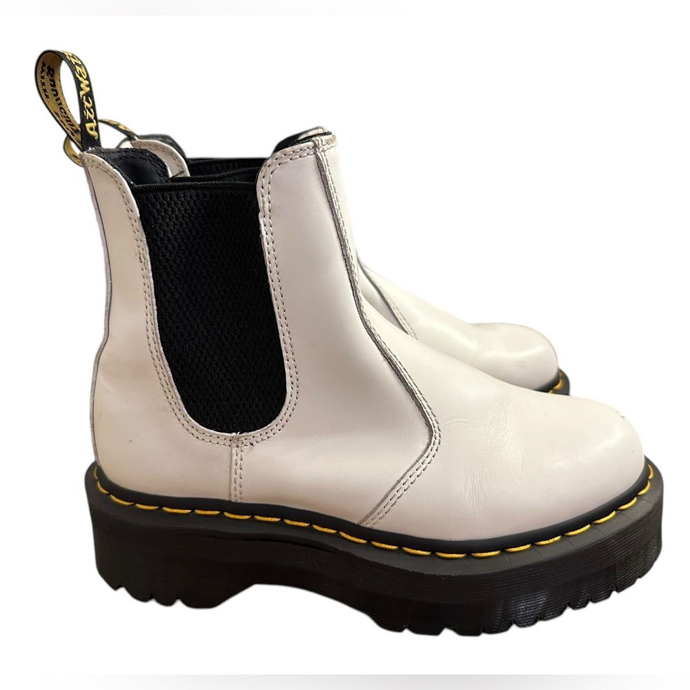 Dr Martens Quad Chelsea Boots Womens US 7 White Leather Chunky Lug Platform 2976
